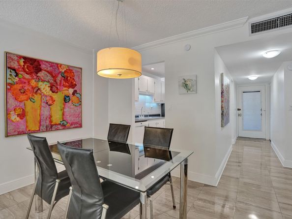 4898 NW 29th Ct 204, Lauderdale Lakes FL 33313