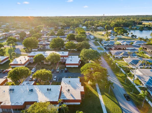 12007 Poinciana Boulevard 102, Royal Palm Beach FL 33411
