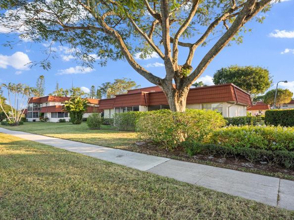 12007 Poinciana Boulevard 102, Royal Palm Beach FL 33411