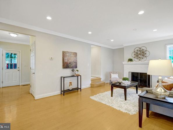2249 N Wakefield Street N, Arlington VA 22207