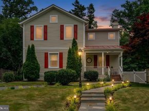2249 N Wakefield Street N, Arlington VA 22207
