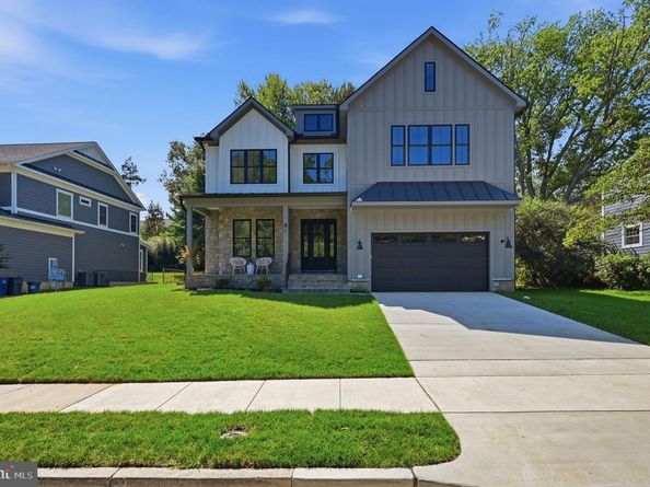906 Hillcrest Drive SW, Vienna VA 22180