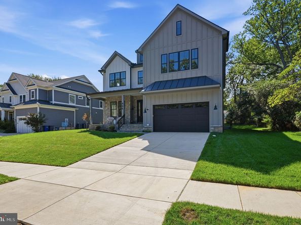 906 Hillcrest Drive SW, Vienna VA 22180