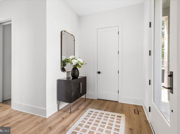 703 N Jackson Street, Arlington VA 22201