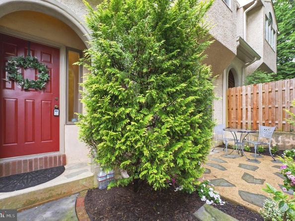 30 Greythorne Woods Circle, Wayne PA 19087