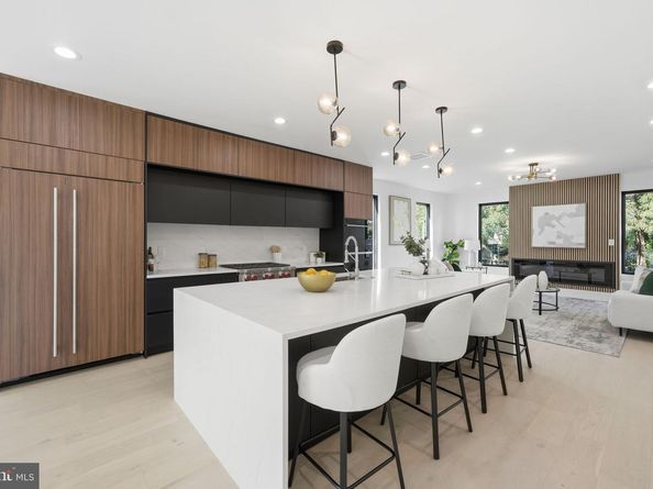 818 N Edgewood Street, Arlington VA 22201