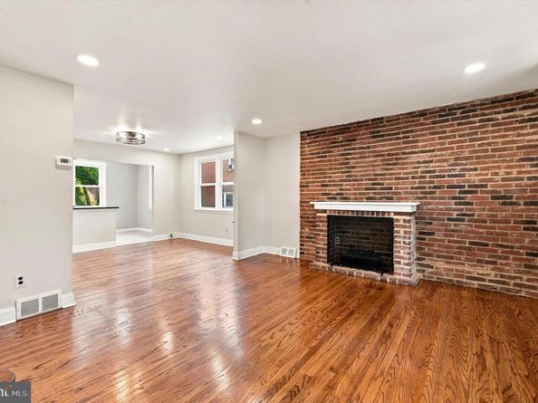 327 Greenwood Road, Sharon Hill PA 19079