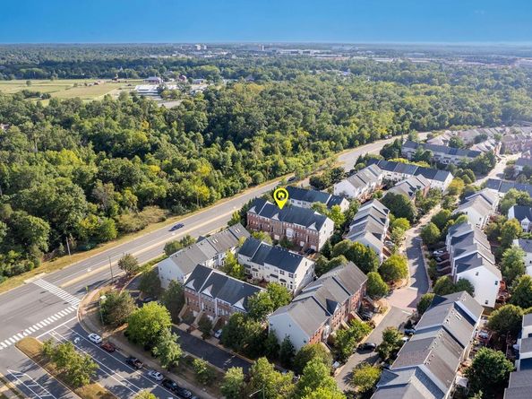 2506 James Monroe Circle, Herndon VA 20171