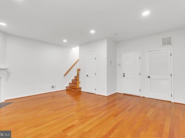 2506 James Monroe Circle, Herndon VA 20171