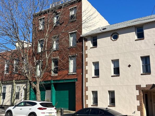 319 N Front Street, Philadelphia PA 19106
