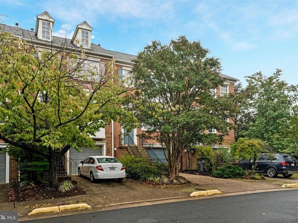 12033 Edgemere Circle, Reston VA 20190