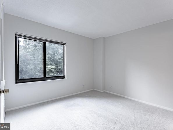 203 Yoakum Parkway 403, Alexandria VA 22304