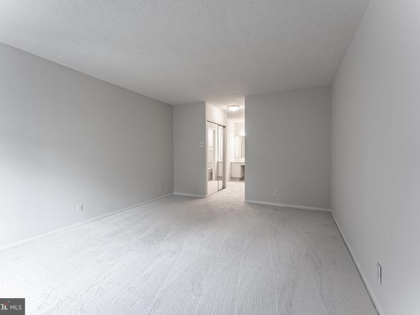 203 Yoakum Parkway 403, Alexandria VA 22304