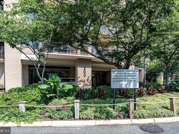 203 Yoakum Parkway 403, Alexandria VA 22304