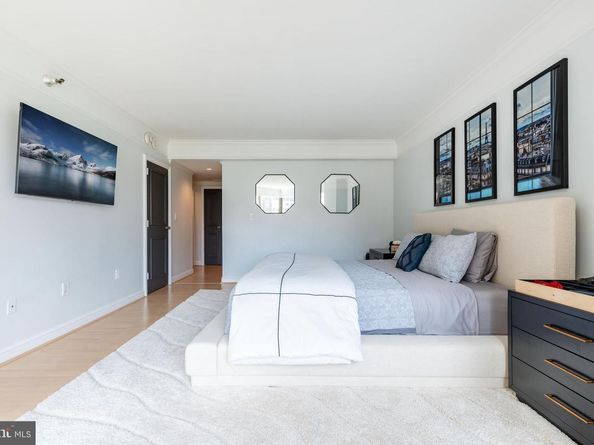 202 W Rittenhouse Square 1108, Philadelphia PA 19103