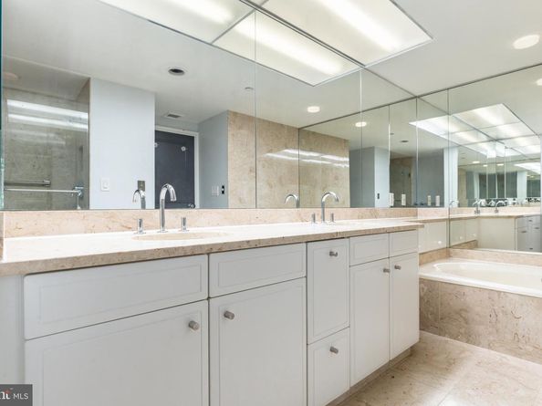 202 W Rittenhouse Square 1108, Philadelphia PA 19103