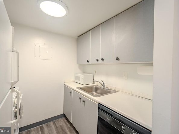 1300 Army Navy Drive 118, Arlington VA 22202