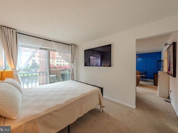 1300 Army Navy Drive 118, Arlington VA 22202