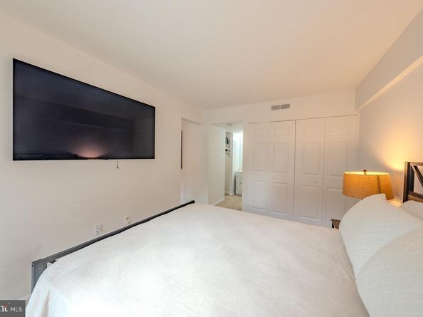 1300 Army Navy Drive 118, Arlington VA 22202
