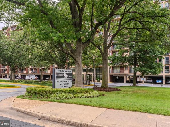 1300 Army Navy Drive 118, Arlington VA 22202