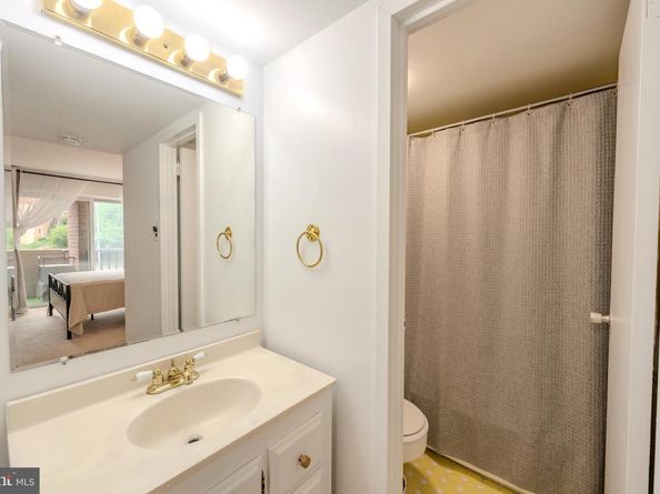 1300 Army Navy Drive 118, Arlington VA 22202
