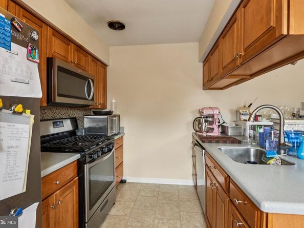 7521 Valley Avenue, Philadelphia PA 19128