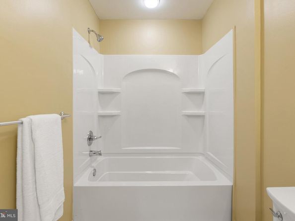 2 Falcon Drive 202, Holland PA 18966