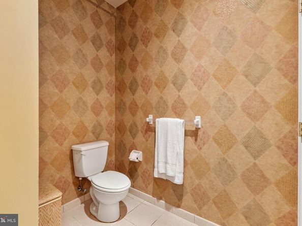 2 Falcon Drive 202, Holland PA 18966