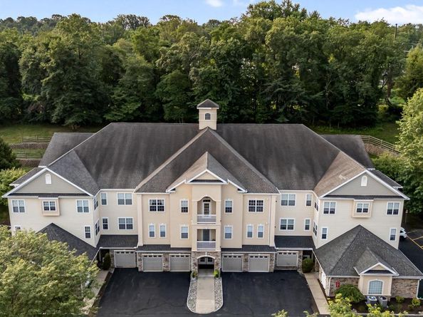 2 Falcon Drive 202, Holland PA 18966