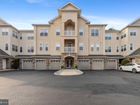 2 Falcon Drive 202, Holland PA 18966