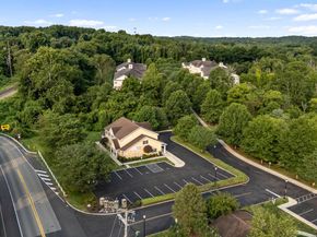 2 Falcon Drive 202, Holland PA 18966