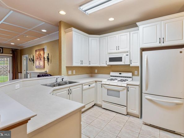 2 Falcon Drive 202, Holland PA 18966
