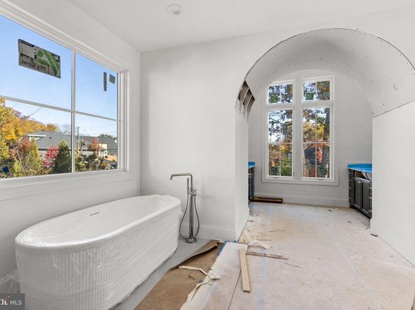 629 N Lincoln Street N, Arlington VA 22201