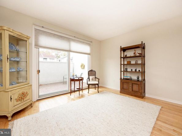 9 Avignon 9, Devon PA 19333