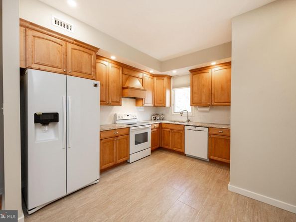 9 Avignon 9, Devon PA 19333