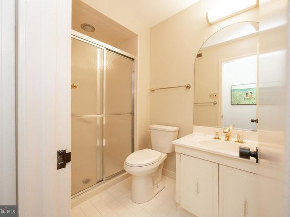 9 Avignon 9, Devon PA 19333