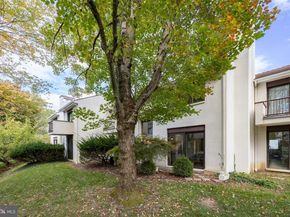 9 Avignon 9, Devon PA 19333