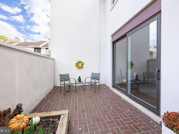 9 Avignon 9, Devon PA 19333