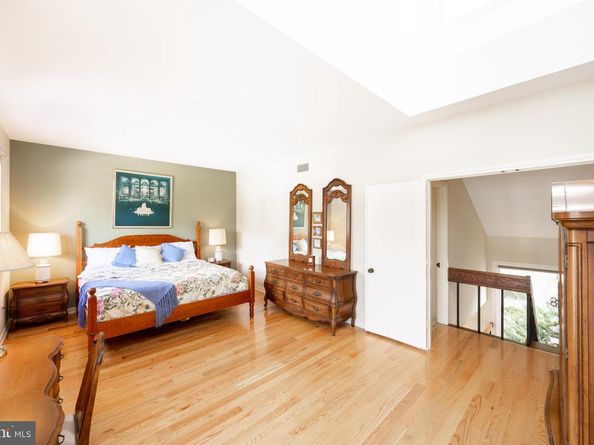 9 Avignon 9, Devon PA 19333