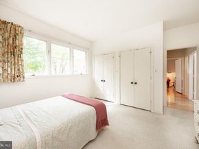 9 Avignon 9, Devon PA 19333