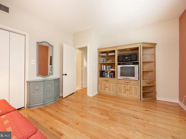 9 Avignon 9, Devon PA 19333