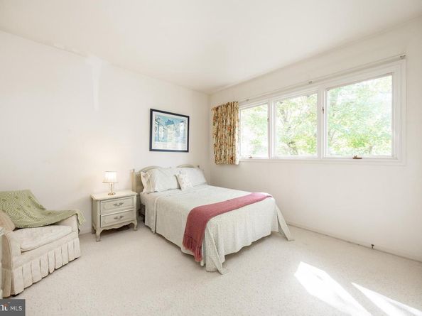 9 Avignon 9, Devon PA 19333