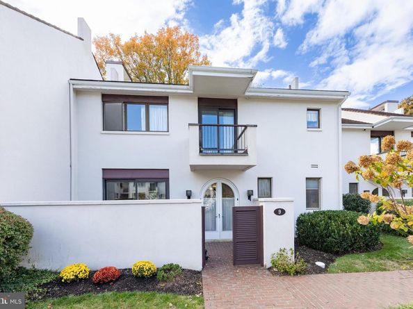 9 Avignon 9, Devon PA 19333