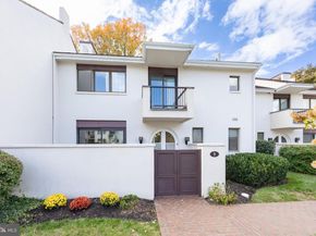 9 Avignon 9, Devon PA 19333