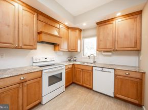 9 Avignon 9, Devon PA 19333