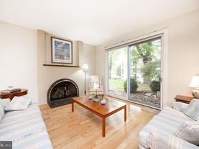 9 Avignon 9, Devon PA 19333