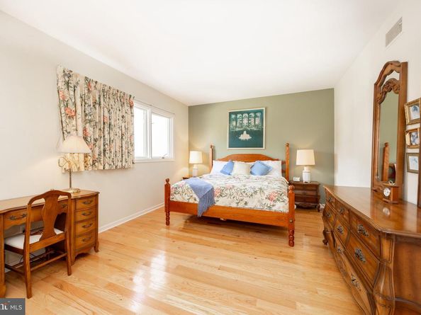 9 Avignon 9, Devon PA 19333