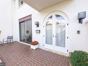 9 Avignon 9, Devon PA 19333