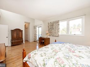 9 Avignon 9, Devon PA 19333