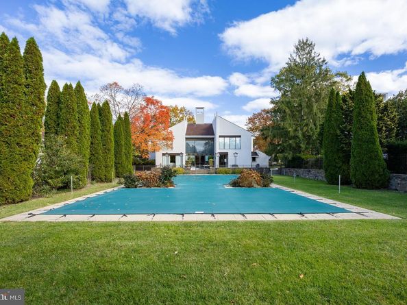 9 Avignon 9, Devon PA 19333